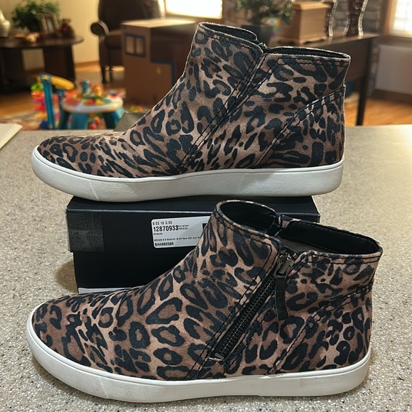 EUC Naturalizer Miranda Brown Cheetah Print side-zip bootie sneakers. Size 8.5M. - Picture 4 of 9